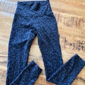 Lululemon Wunder Train 25 inch - size 2